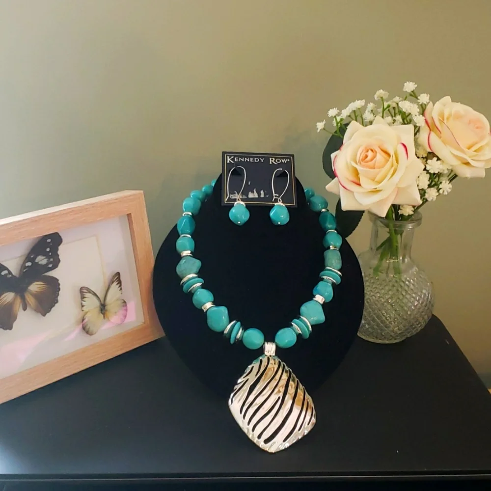 Kennedy row turquoise color necklace and earrings set - Picture 1 of 4